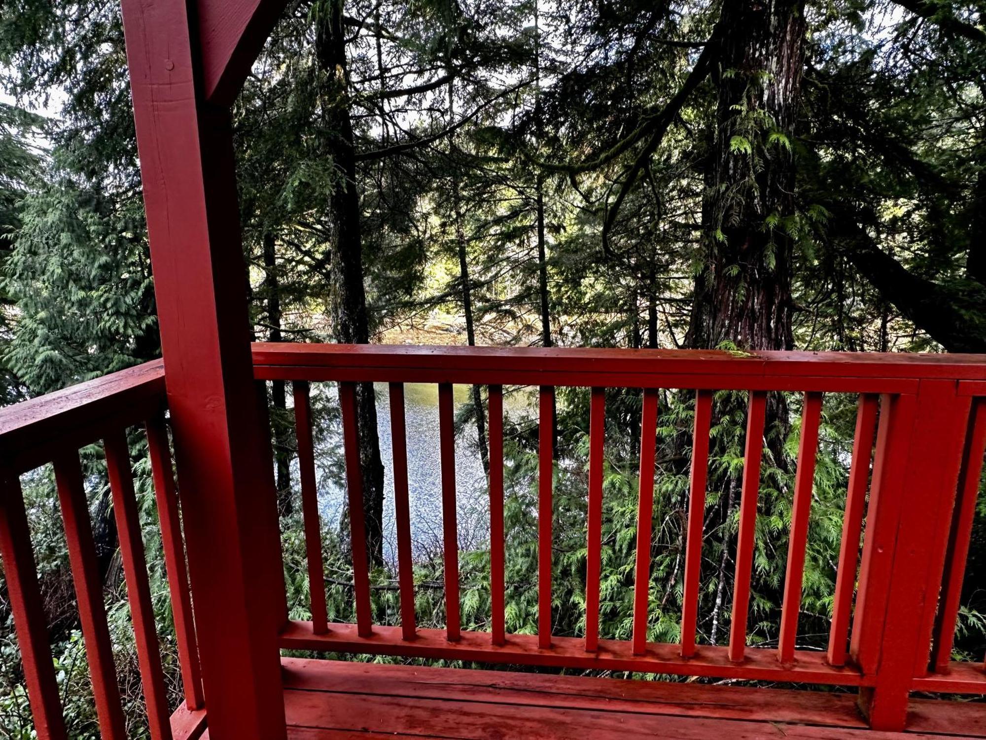 Waterfront Timber Frame Cottage! Ucluelet Exterior photo