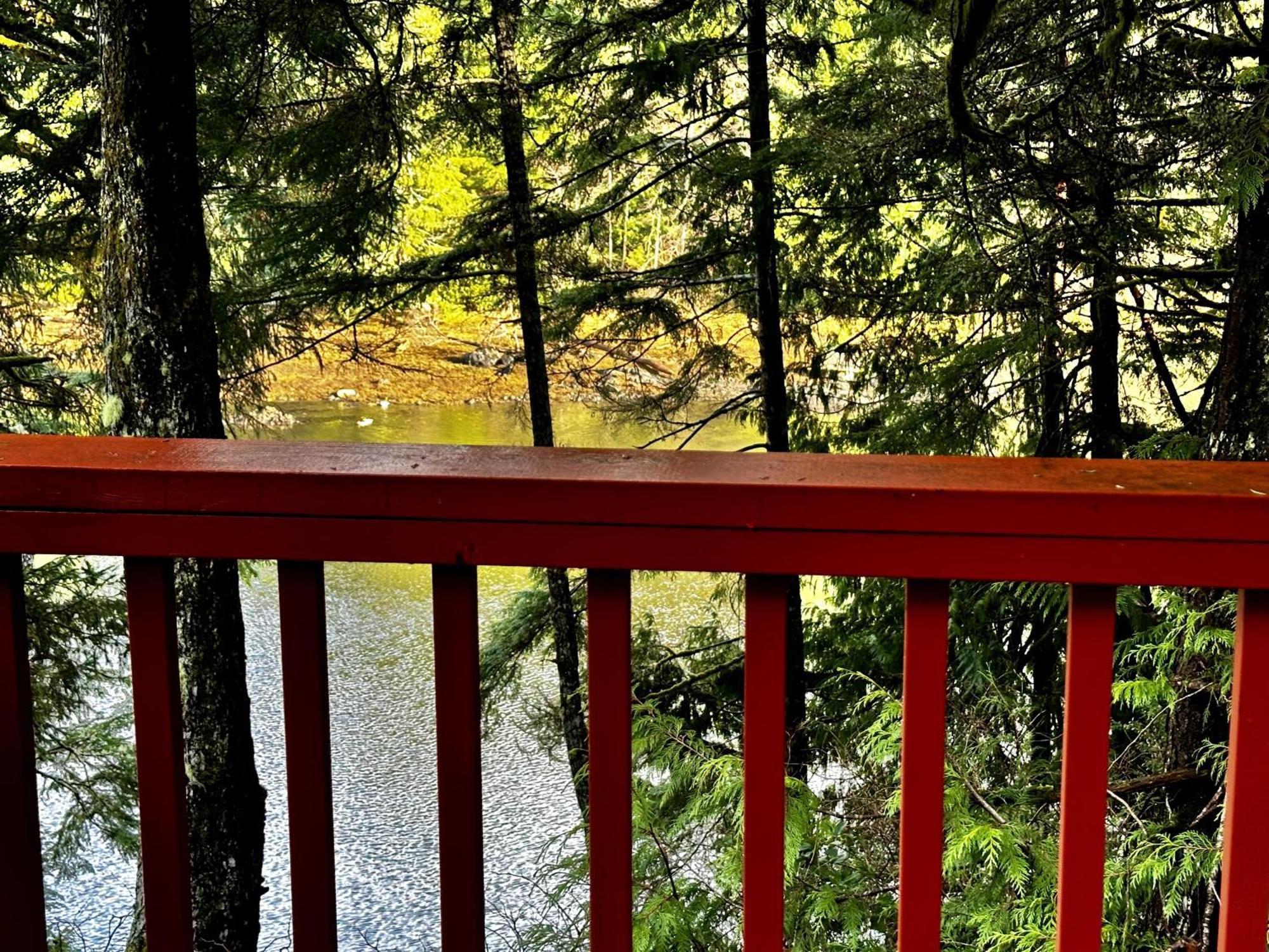 Waterfront Timber Frame Cottage! Ucluelet Exterior photo