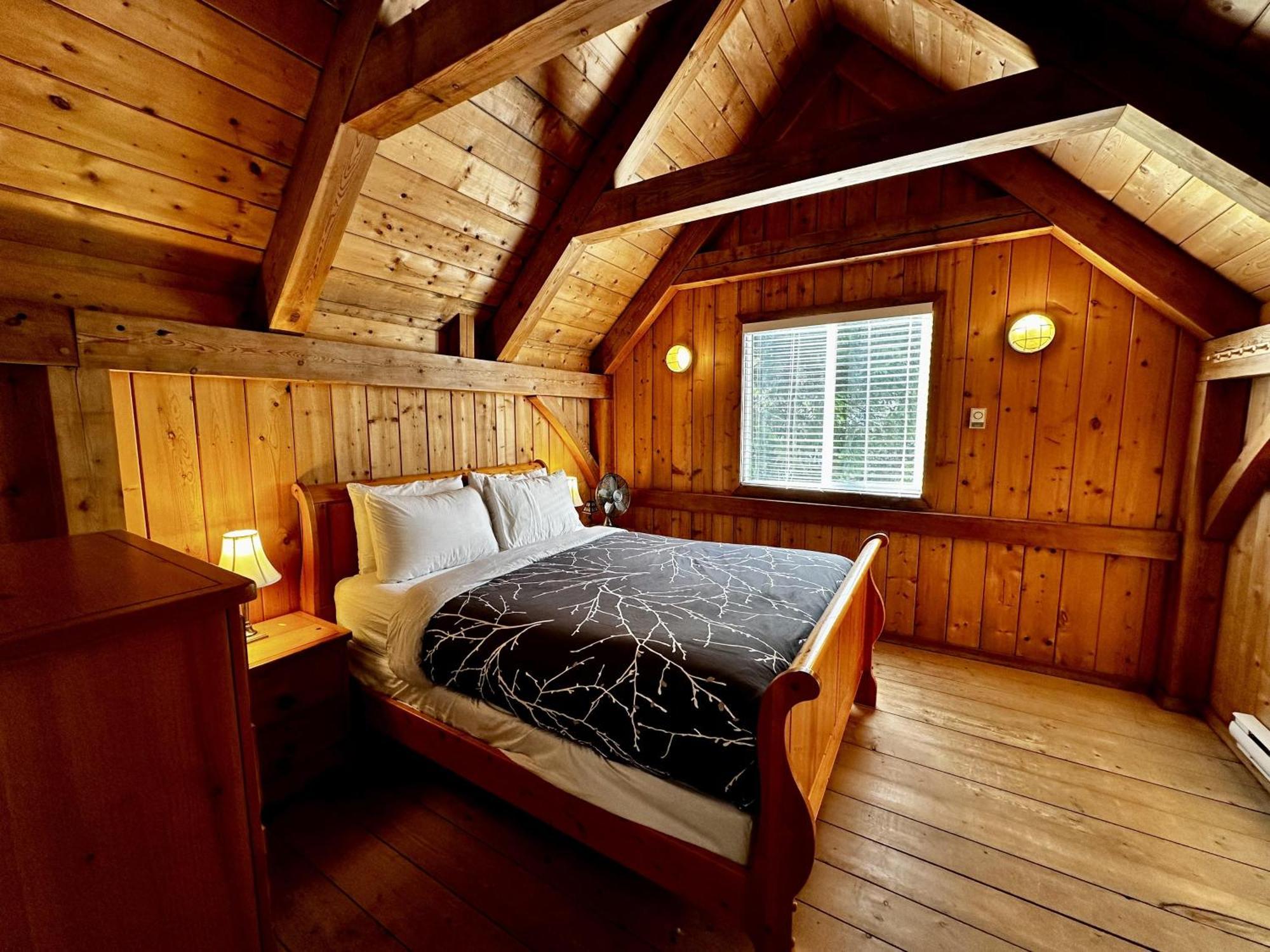 Waterfront Timber Frame Cottage! Ucluelet Exterior photo