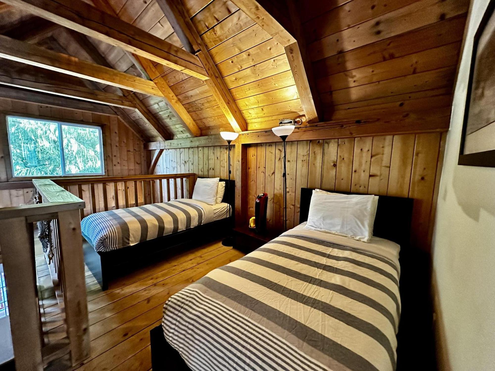 Waterfront Timber Frame Cottage! Ucluelet Exterior photo