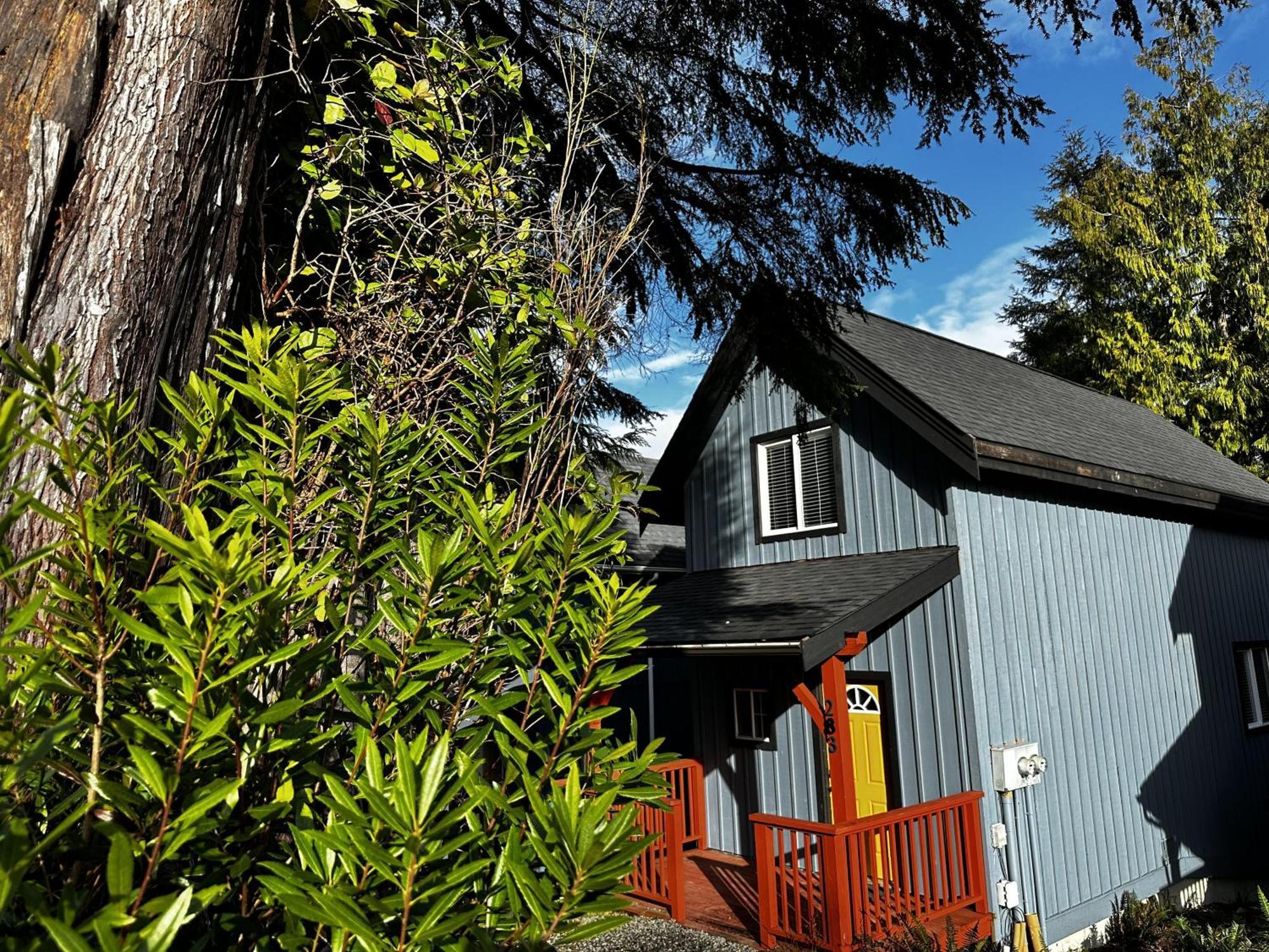 Waterfront Timber Frame Cottage! Ucluelet Exterior photo