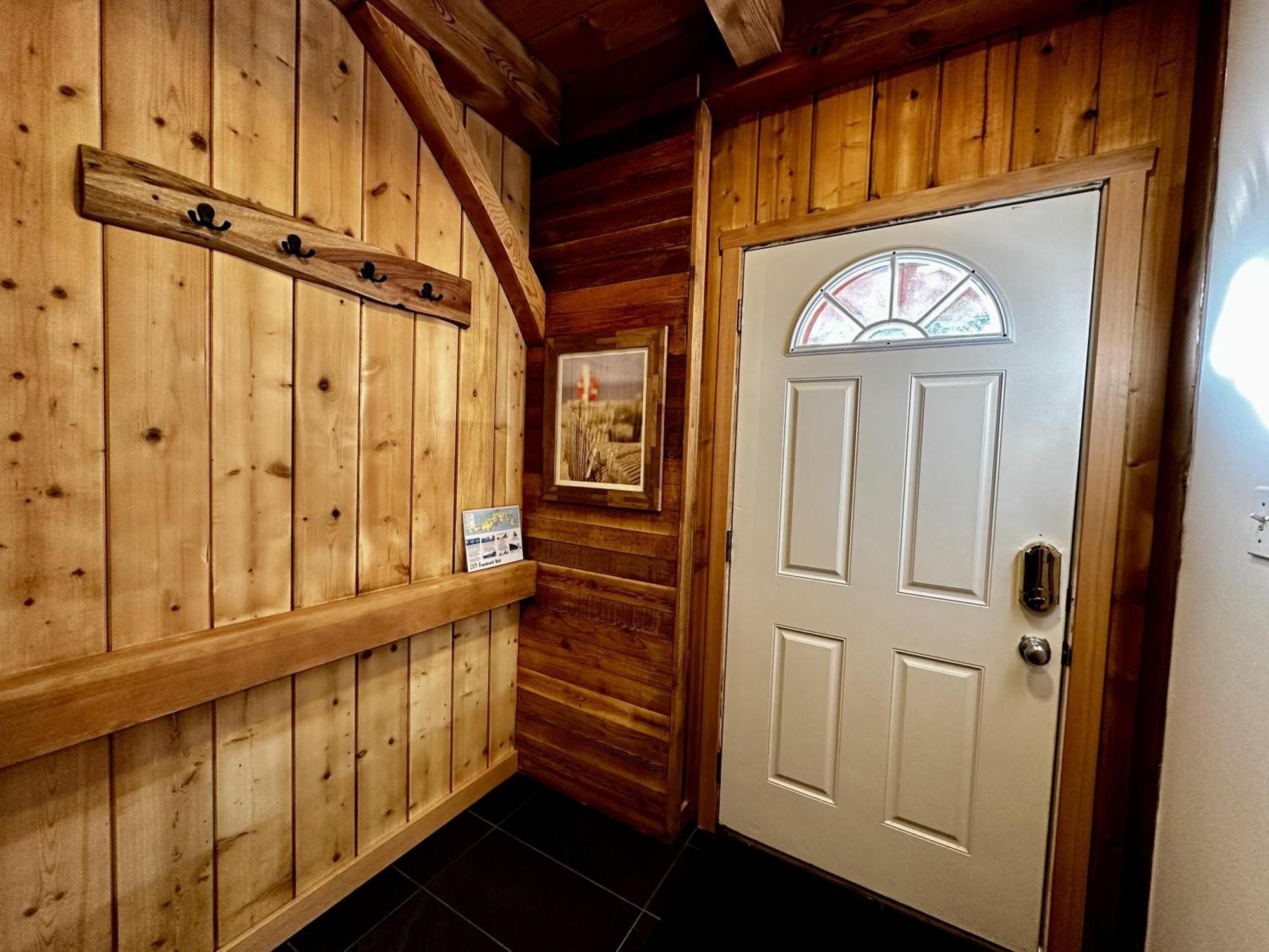 Waterfront Timber Frame Cottage! Ucluelet Exterior photo