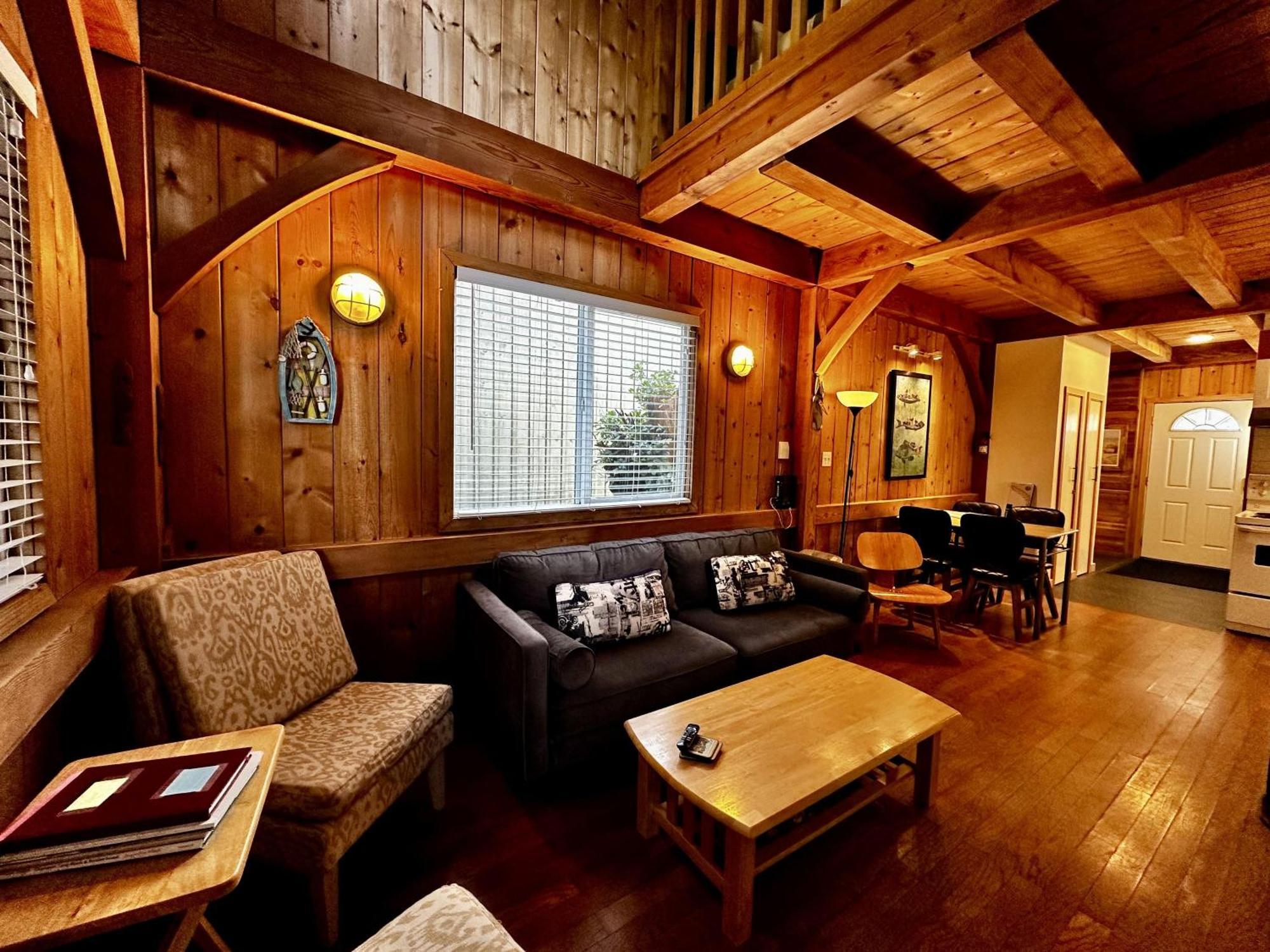 Waterfront Timber Frame Cottage! Ucluelet Exterior photo